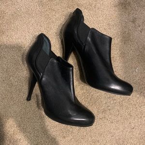 Guess Black Heals Women’s Size 7.5